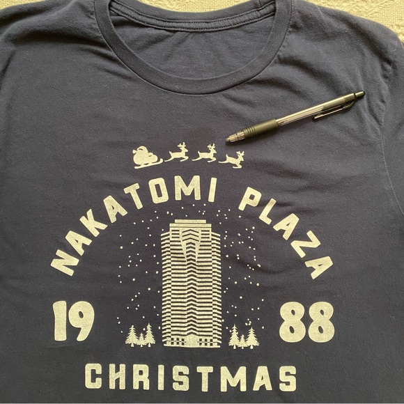 $5 or 3/10 Men’s Die Hard Holiday T-Shirt Size Large - Picture 4 of 4